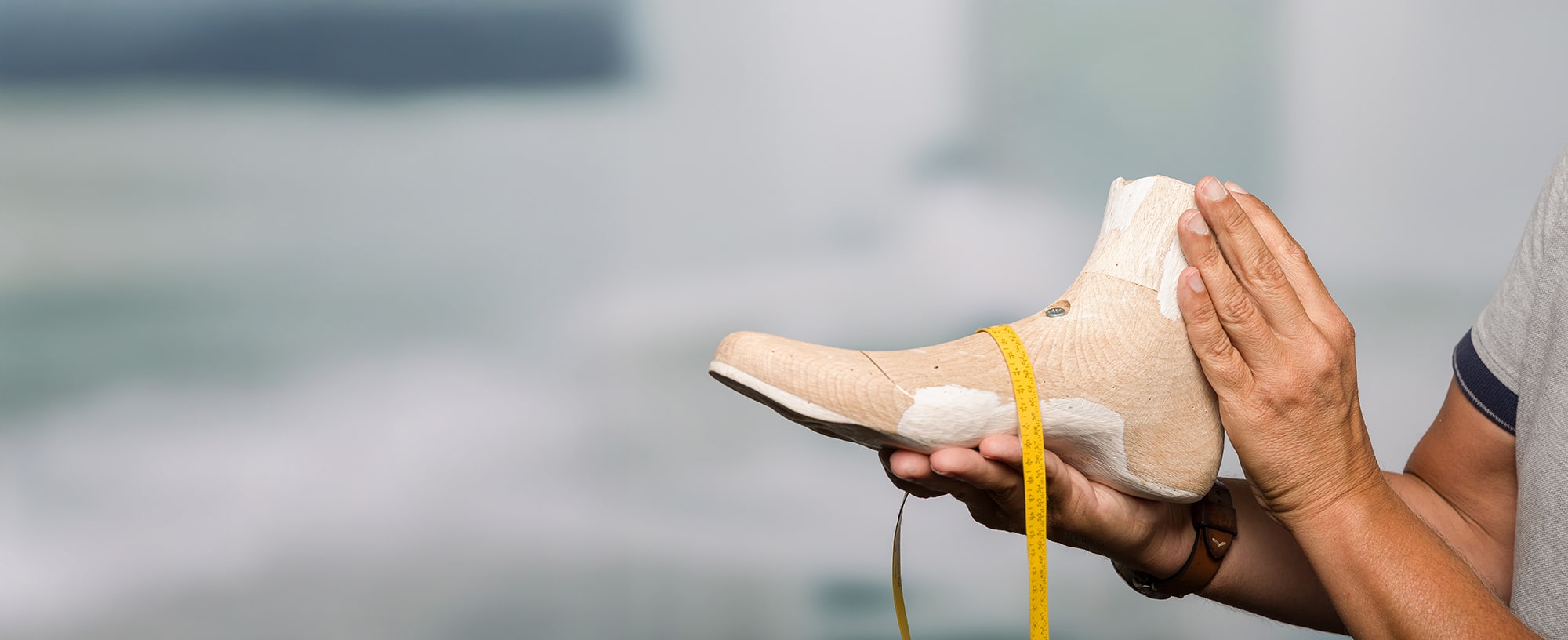 42. ORTHOPÄDISCHE MASSSCHUHE Banner - iStock-1181373703-min